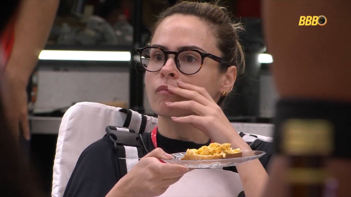 tracklist's tweet image. Ana Paula após perder 500 estalecas por não ter feito o Raio-X 🗣️ #BBB26

“Quem mais perdeu 500 estalecas? A líder também? Você também perdeu, Maxiane? Então a culpa não foi minha.”