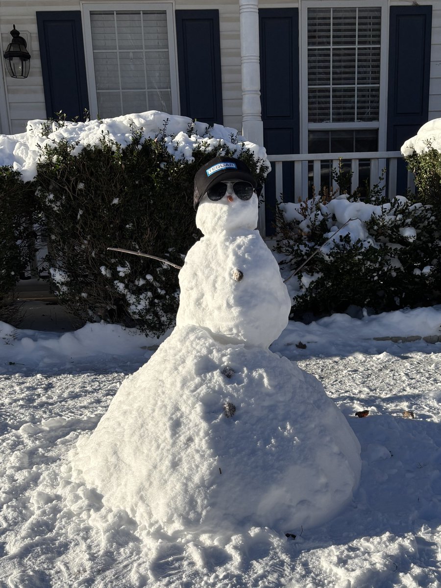Teguar's industrial computers feature wide operating temperature ranges, suitable for even below-freezing temperatures.
... Not sure if the stick arms will work on the touch screens, though. ☃️❄️