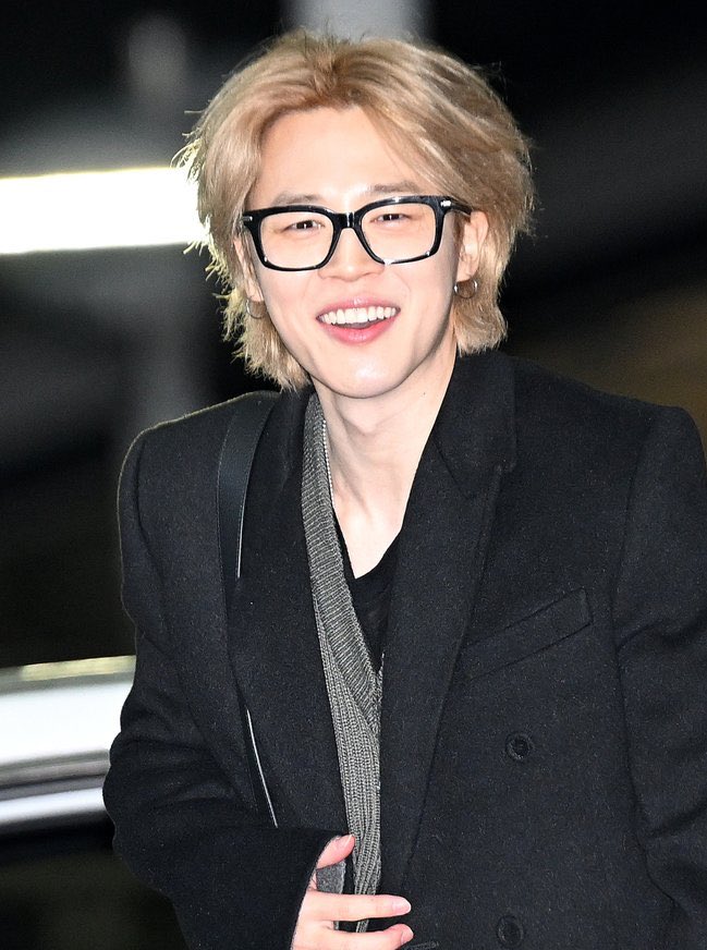 The professor boyfriend outfits he’s pulling out there.. I’m insane