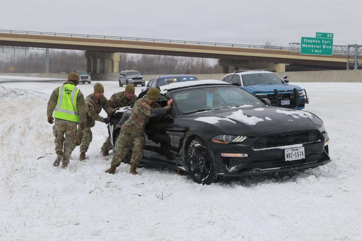 JoinARGuard's tweet image. Snow and ice didn’t stop Arkansas Soldiers from answering the call. Join the team that shows up when it matters.

#ArkansasNationalGuard #PublicSafety #UncommonIsCalling #NoBetterPlace #JoinARGuard