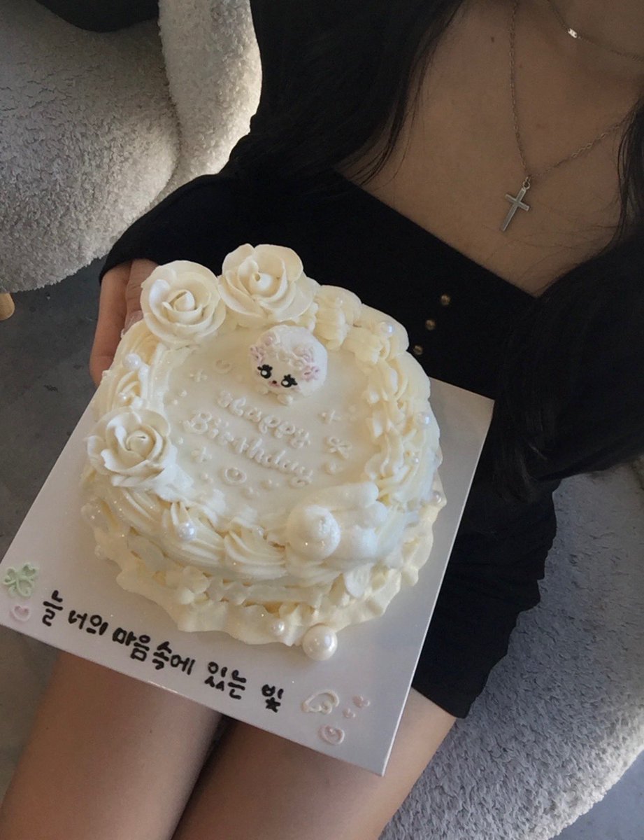 __ryeis2's tweet photo. 계속 내 제일 별🪽♡

#HappyREIday #PrincessGuineaREIDay
#2026년에도기니와함께 #IVE #아이브 
#ひめぎに生誕祭2026 #REI #레이 https://t.co/o0MEKEvBbV