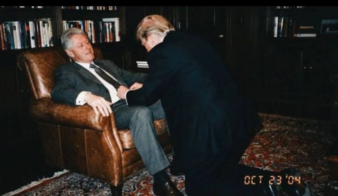 Eng_china5's tweet image. Horrifying new photos show Trump and Clinton in a compromising position.