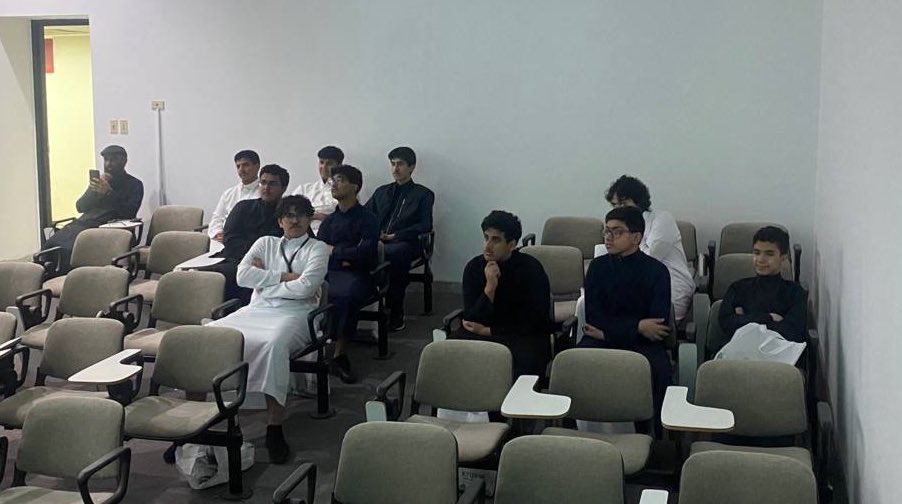 vckfupm's tweet photo. يسر نادي الزيارات بـ #جامعة_الملك_فهد_للبترول_والمعادن اليوم الاثنين باستقبال مدارس مسك

حيث بدأت الزيارة بجولة تعريفية بأنحاء الجامعة وتلاها زيارة الى كلية الكيمياء واختتمت الزيارة بعرض تعريفي من تقديم أعضاء النادي وتناول وجبة الغداء في مطعم الجبل https://t.co/l41X63i5tw