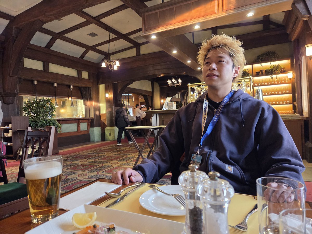 ヒッポグリフ並んだのに熊プロさんとえびちゃんさんの安全バーが下がりきらんくてみんなで乗られへんかった