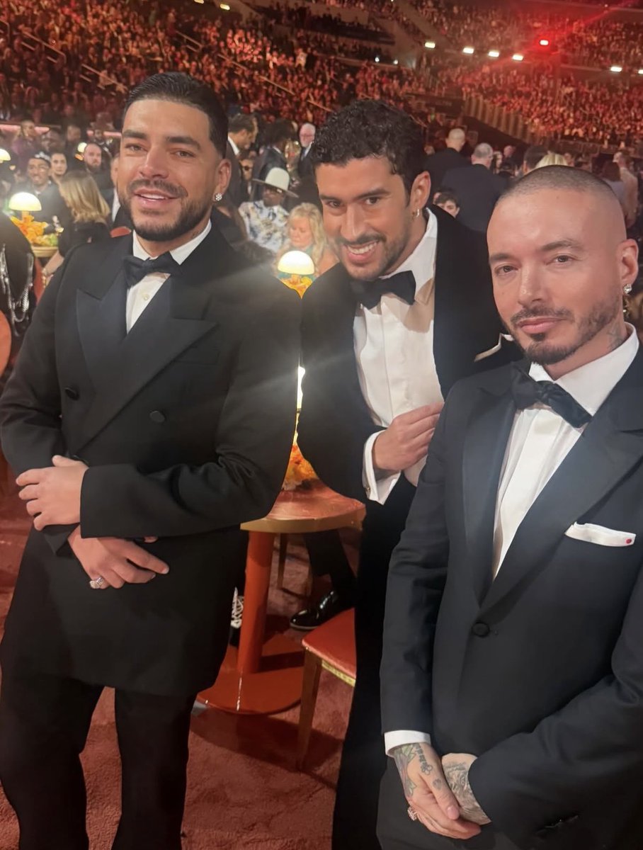 JBALVIN's tweet image. LATINO GANG.

@ryancastrro @sanbenito