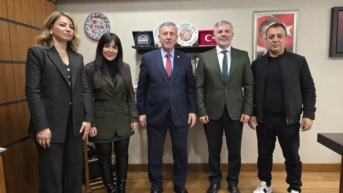 selcukozdag's tweet photo. Merya Palace Hotel Müdürü Sayın Metin Bozkurt ve değerli yardımcıları, Türkiye Büyük Millet Meclisi’nde bizleri ziyaret ettiler. Nazik ziyaretleri, samimi sohbetleri ve sektörle ilgili değerli paylaşımları için kendilerine teşekkür ediyor, çalışmalarında başarılar diliyorum. https://t.co/g3GMf2rave