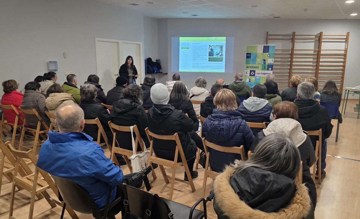 SogamaXunta's tweet image. 🌱 Sogama formou á veciñanza de Dodro sobre a #compostaxe doméstica tras a entrega de novos composteiros ao Concello, explicando a súa operativa e beneficios para unha xestión máis sostible da materia orgánica.
♻️ sogama.gal/gl/noticia/sog…
#EconomíaCircular #Sostibilidade #sogama