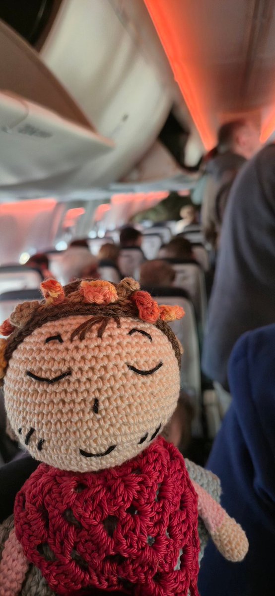 Lukeirin's tweet image. Voici le thread d'une poupée au Japon. Cette petite poupée ne peut pas marcher donc je l'accompagne à sa guise.

Genève -&amp;gt; Amsterdam -&amp;gt; Tokyo