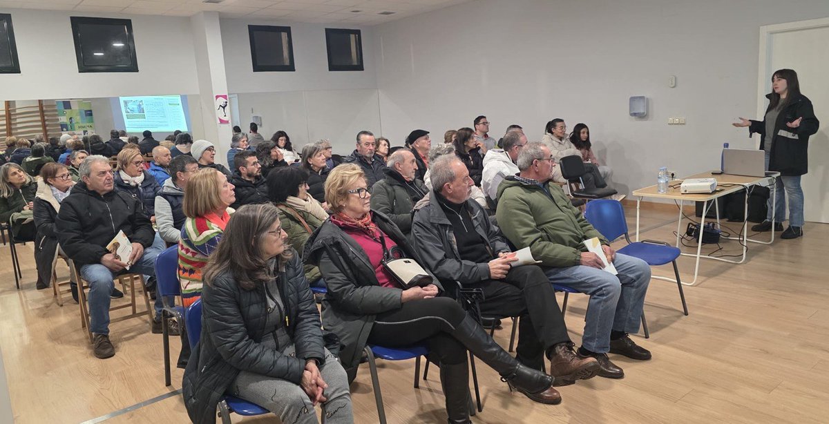 SogamaXunta's tweet image. 🌱 Sogama formou á veciñanza de Dodro sobre a #compostaxe doméstica tras a entrega de novos composteiros ao Concello, explicando a súa operativa e beneficios para unha xestión máis sostible da materia orgánica.
♻️ sogama.gal/gl/noticia/sog…
#EconomíaCircular #Sostibilidade #sogama