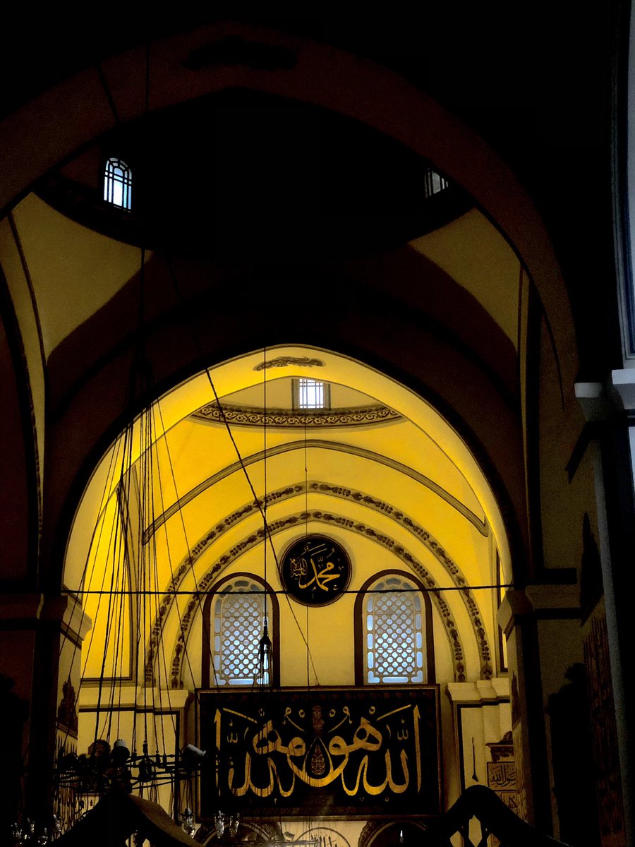 Dilediğine tâc dilediğine taş verirsin. Mülk senindir, Malîk sensin. Hayırlı kapılar aç Allah’ım.

#Berât Gecesi🌹