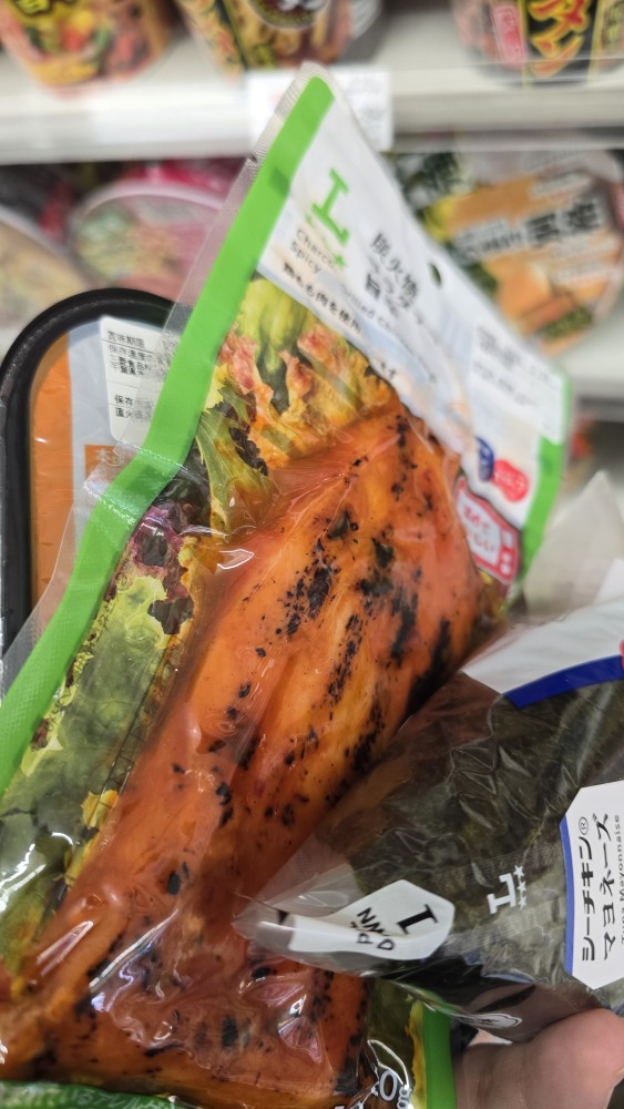 DogLowLife's tweet image. 사료공급의시간이다