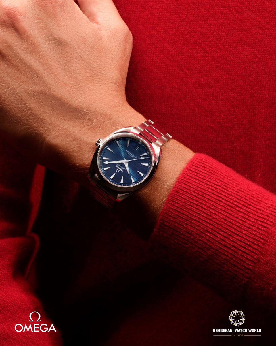 The iconic sun-brushed blue dial inspired by the wooden decks of luxury sailboats with a “teak” pattern brings maritime heritage to every festive occasion. Details that make the Aqua Terra 41 mm a classic to keep this holiday.