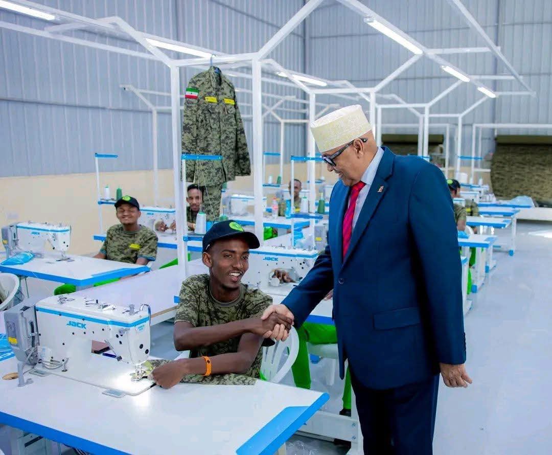 AyanleMAli's tweet photo. Hambalyaan u dirayaa dhammaan ciidamada qalabka sida ee JSL. Muddo kooban oo xukuumada hadda  joogtaa talada haysay is bedelo waawayn baa muuqdaa dhinac-kasta. Waaku amaananyahay Madaxweyne  @Abdirahmanirro inuu mudnaan siiyay ciidamada. Taliye @nimcaanyo2 waaku ammaananyahay100% https://t.co/3E6aF0noFe