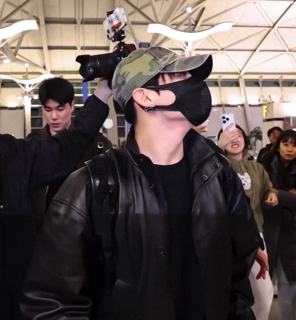 jeonfcs's tweet image. him &amp;lt;3