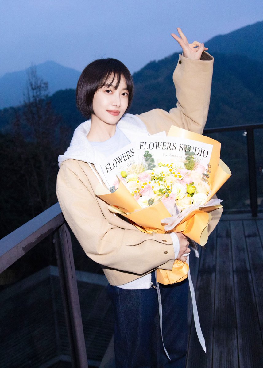 songqianarchive's tweet image. 📆 260202 #SongQian’s Studio weibo update 

#WildBloom #狂花 wrap up filming 

🔗 m.weibo.cn/detail/5261890…
#victoriasong #宋茜