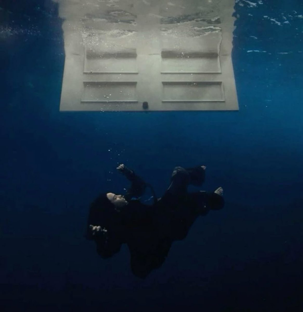 vocês estão tao acostumados com artistas perdendo o grammy e correndo produzir outro projeto em menos de 1 ano no desespero que se assustam quando um artista explora um album ao maximo 

a equipe sabia da regra, o publico abraçou wildflower, trabalharam como single e DEU CERTO!