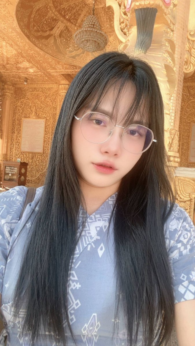 NaychiNaychi11's tweet photo. လှနေတယ်ထင်လို့ပါ 🤭 https://t.co/rXLxbvRgDg