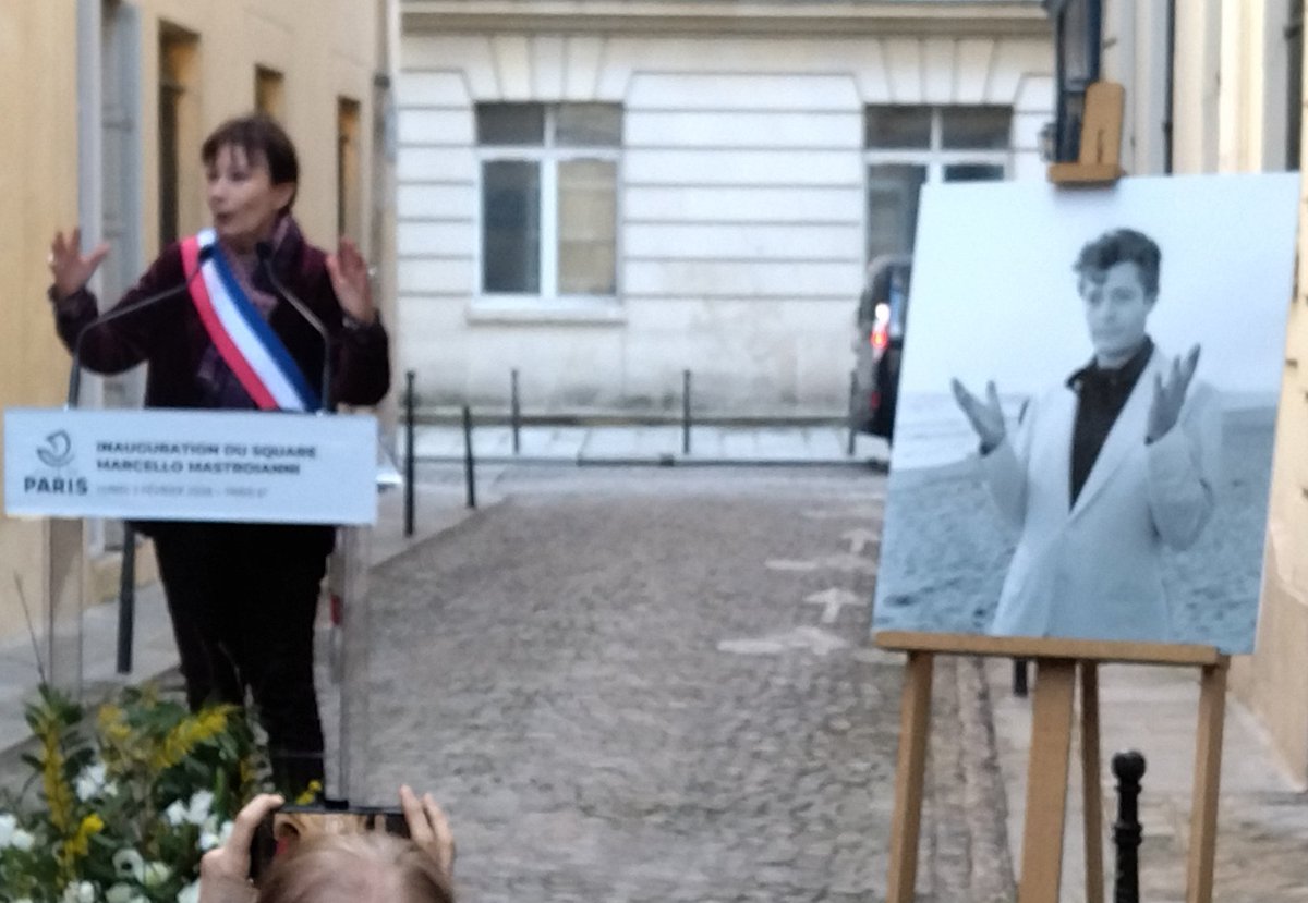 Inauguration par Laurence Patrice du square Marcello Mastroianni en présence de sa fille Chiara et de Catherine Deneuve 
@mairiedu6e #Paris <a href="/lau_patrice/">Laurence Patrice</a>