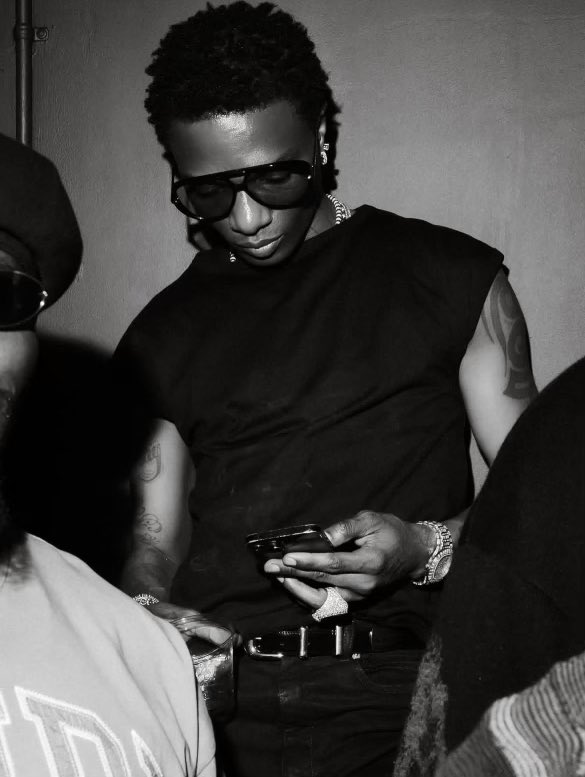 SAMKLEF's tweet photo. Now that the Grammys are over, it’s time for Nigerian artists to go back to the drawing board—and learn one key lesson from Wizkid: value yourself.

Remember when BET used to give Nigerian artists awards backstage? Wizkid changed that narrative. Today, BET puts Nigerian artists on the front stage.

Let’s respect hierarchy and loyalty.
Giving flowers to those who inspire you will never dim your own light.