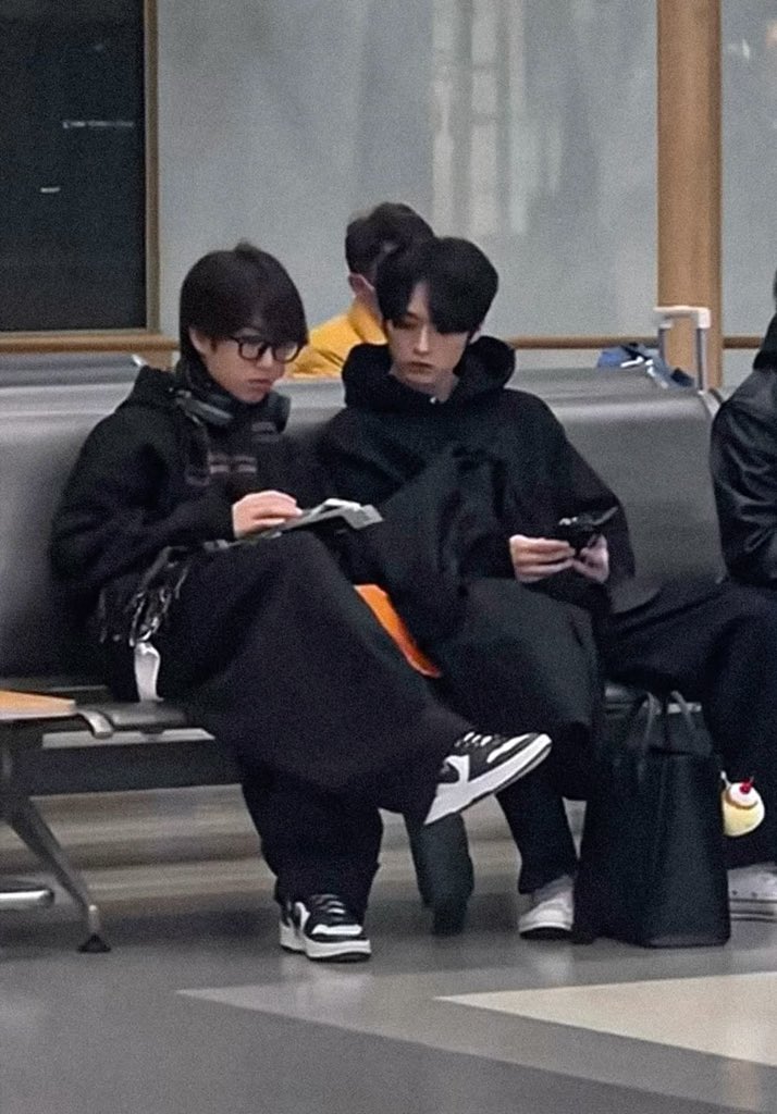 hantification's tweet photo. married couple code https://t.co/CQQ8PTAezr