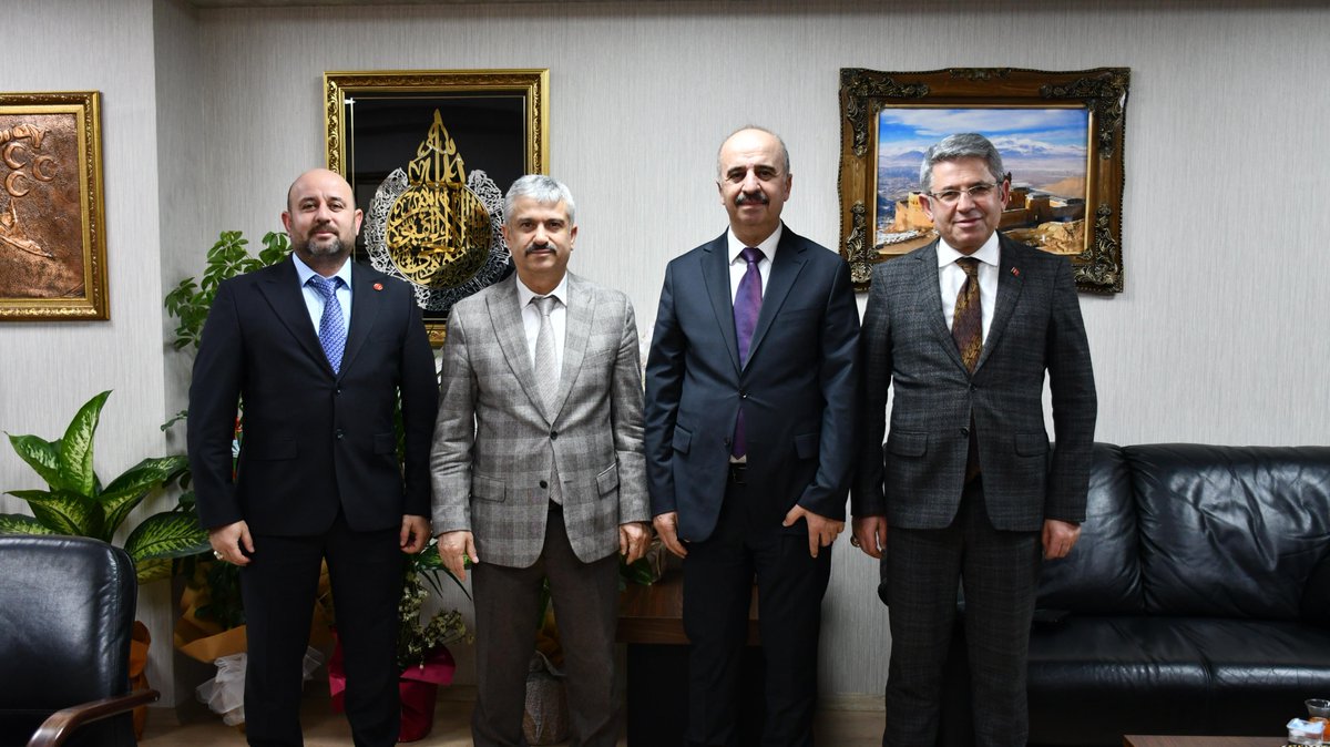 Türk Mühendisler Derneği Başkanı Sn. Yaşar Yekebağcı, Olağan Genel Kurulumuz sonrası Genel Başkanımız Kadir Şahin ve Yönetim Kurulumuzu ziyaret ederek hayırlı olsun dileklerinde bulundu.

Nazik ziyaretleri ve mühendislik alanında ülkemize sundukları katkılar için Türk Mühendisler