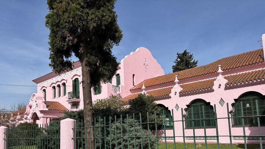 #OBRAS 
🏫 El Municipio de Luján continúa con obras de remodelación en instituciones educativas del distrito para garantizar espacios más seguros, funcionales y adecuados para estudiantes. Las tareas incluyen refacciones en baños, arreglos edilicios y trabajos contra la humedad.