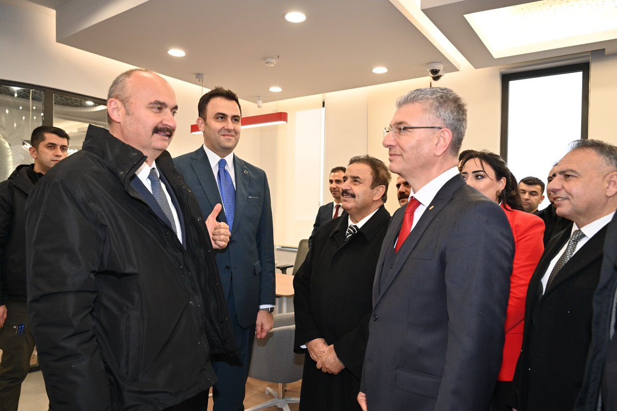 Hasankeyf İlçemize Ziraat Bankası Şubesi Kazandırıldı

İlçemizin ekonomik ve finansal altyapısını güçlendirecek Ziraat Bankası Hasankeyf Şubesi, düzenlenen törenle hizmete açıldı.

Açılış programına Batman Valimiz Sayın Ekrem CANALP, Hasankeyf Kaymakamımız Sayın Mehmet Ali İMRAK,