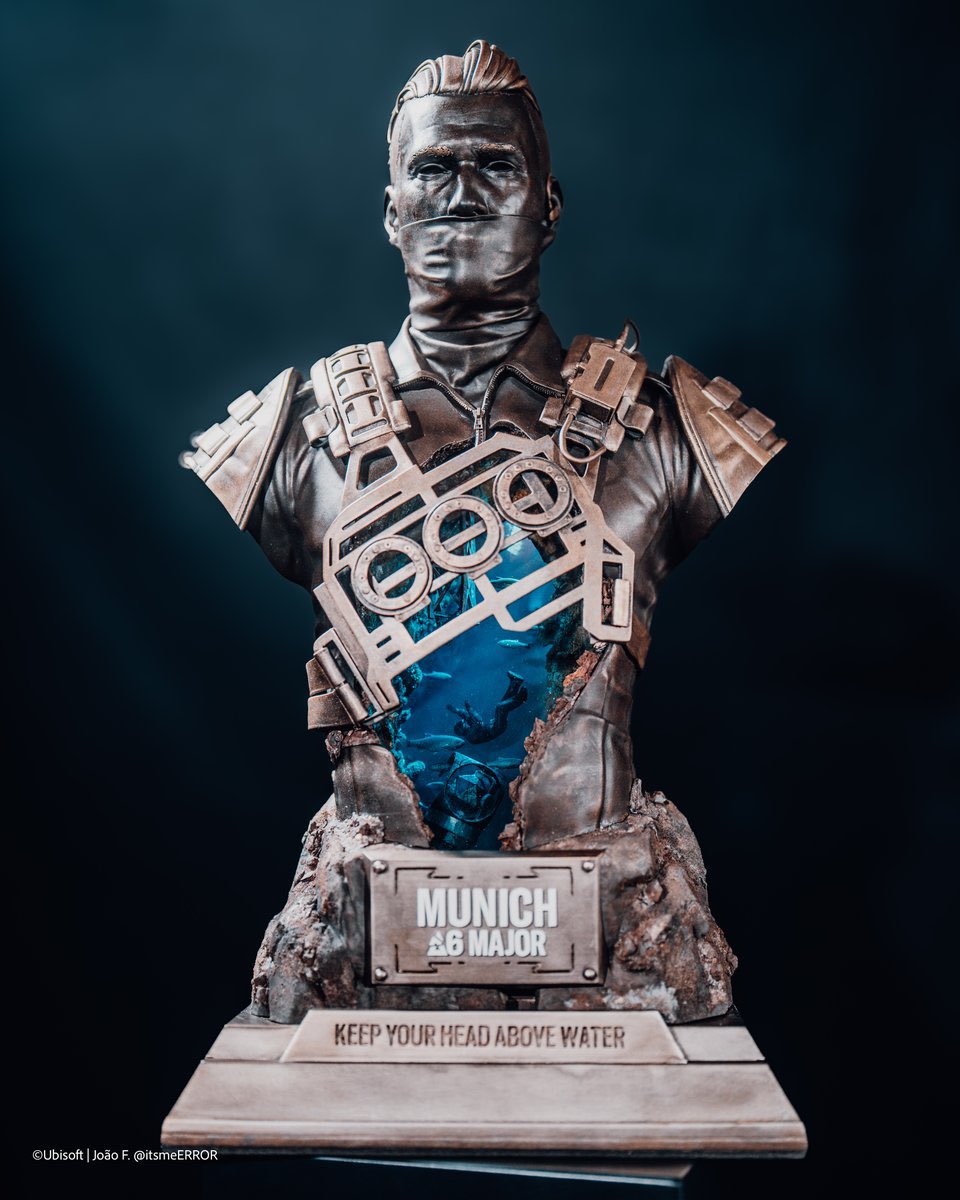 DaReeal's tweet image. Alors que les trophées sur le grand R6…