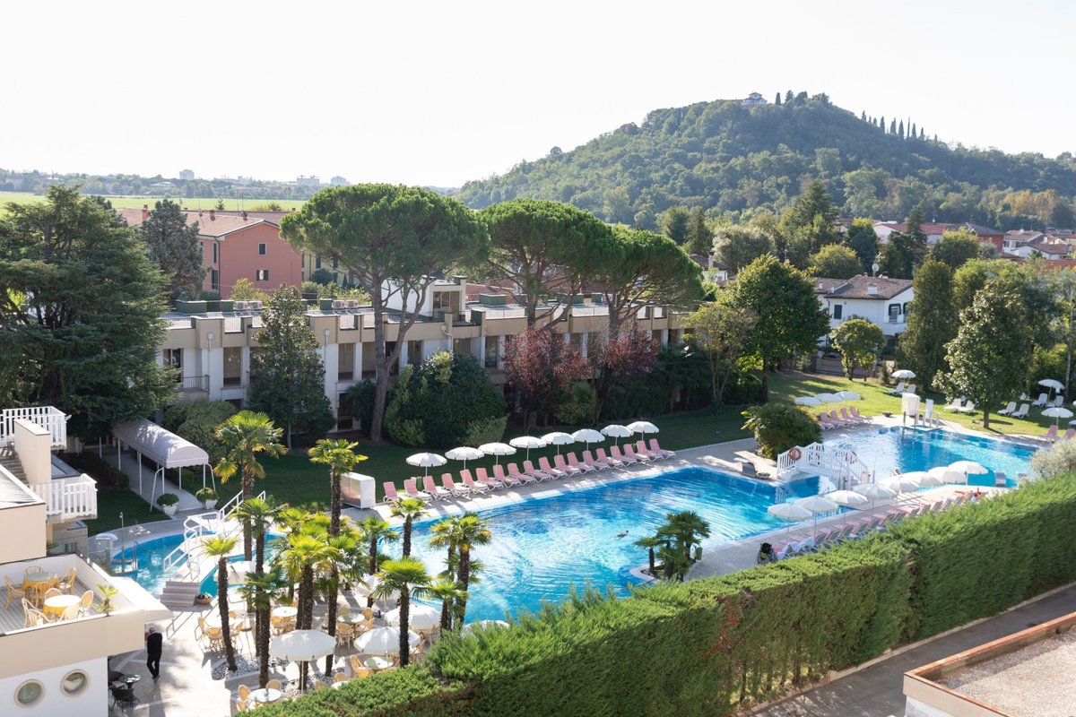 📌 Il valore della fango-balneo-terapia: all’Ermitage Medical Hotel di Abano Terme Settimane FIT per raggiungere un’equilibrata diminuzione del peso e ridurre i principali fattori di rischio cardio-vascolare.
👉 studio-agora.it/ermitage-medic…
--
#ermitagemedicalhotel