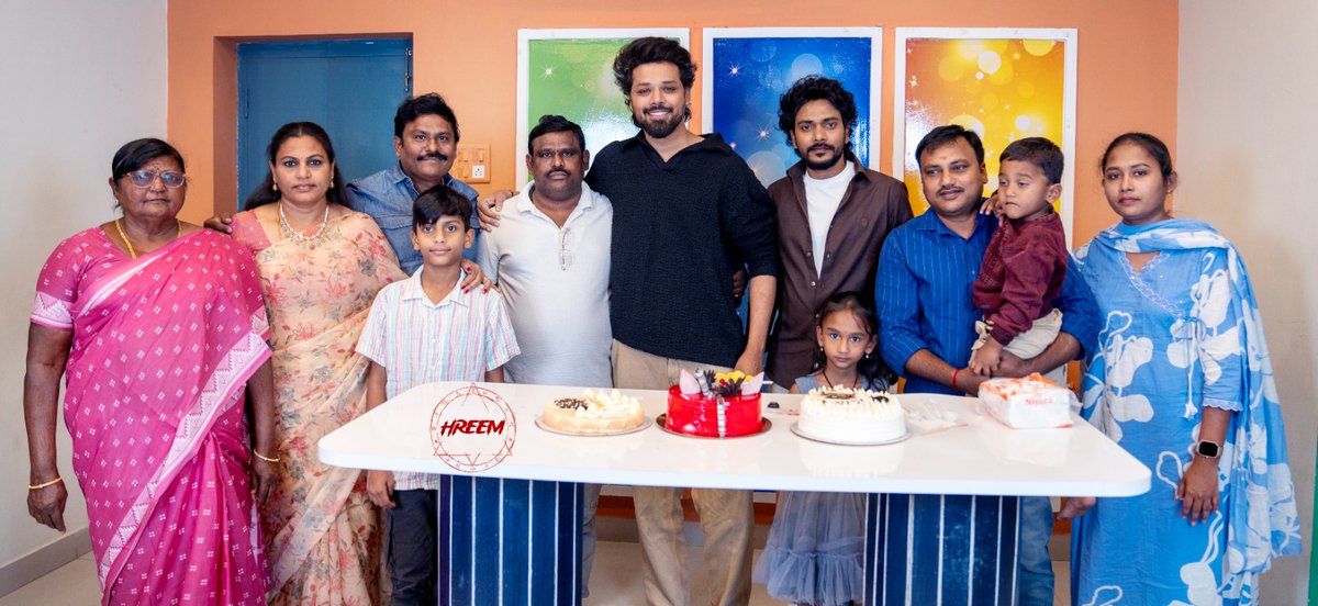 sriramokr's tweet photo. Actor Nandu garu wishes @tatapawankumar garu a Happy Birthday 🎂🎈
Many more happy returns of the day sir 💐✨

@SivaMallala @tagtelugusiva
@Aravindop019
@ChamindaVarma04
@RajeshRavu20221
#Sivammedia
#HreemTheMovie #Hreem https://t.co/ViSweIaKcT