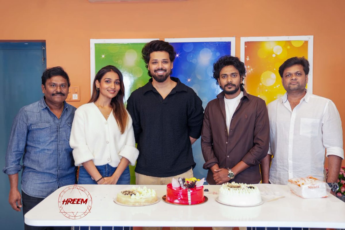 iravii97's tweet photo. Happy Birthday wishes to @tatapawankumar garu 🎉

Best wishes from Actor Nandu garu 🎂🎈
Have a fantastic year ahead sir 🙏✨

@SivaMallala @tagtelugusiva
@Aravindop019 @ChamindaVarma04
@RajeshRavu20221

#Sivammedia #Hreem #HreemTheMovie https://t.co/LrYAGcTnBj