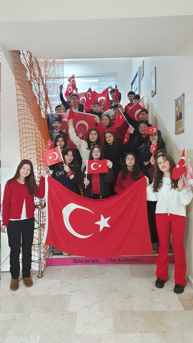 İstiklâl Bayrakla İstikbal Maarifle
Öğrencilerimizin ellerinde dalgalanan al yıldızlı bayrak; Türkiye Yüzyılı'nı inşa edecek kararlılığın ifadesidir.
#BayraklaBaşlayanOkul 
#istiklalBayraklaİstikbalMaarifle 
#ilkdersimizbayraksevgisi
<a href="/karzuoglu/">Kürşat ARZUOĞLU</a> <a href="/istanbulilmem/">İstanbul İl Millî Eğitim Müdürlüğü</a> <a href="/BakirkoyMEM/">Bakırköy İlçe Millî Eğitim Müdürlüğü</a> <a href="/tcmeb/">Millî Eğitim Bakanlığı</a>
