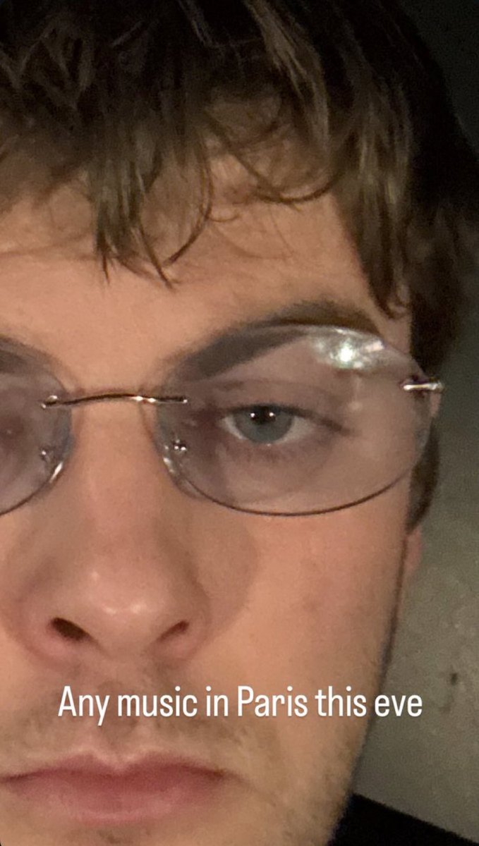 fontasis's tweet image. the glasses oh i’m sick