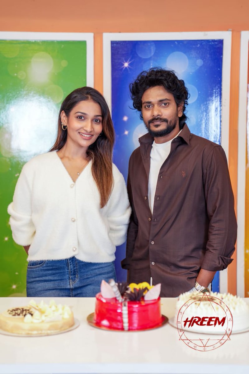 loki_yash_143's tweet photo. Birthday greetings to @tatapawankumar garu from Actor Nandu garu 🎈🎂

Wishing you continued success and prosperity sir 🙌✨

@SivaMallala @tagtelugusiva
@Aravindop019 @ChamindaVarma04
@RajeshRavu20221

#Sivammedia #Hreem #HreemTheMovie https://t.co/9zAThZxbYn
