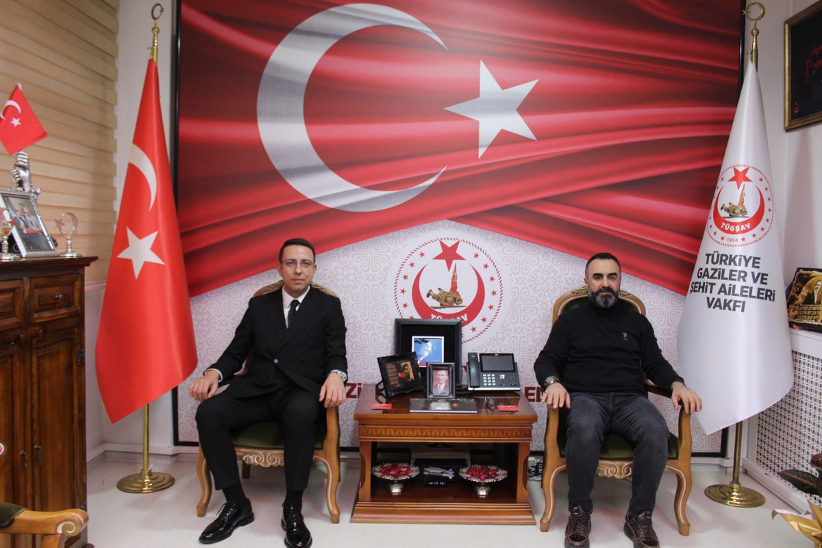 Kıymetli iş insanı Eren Tezcan ve Kadir Sansar Genel Merkezimizi ziyaret ederek Genel Başkanımız Gazi <a href="/lokman_aylar/">Gazi Lokman Aylar</a> ile bir araya geldiler.

Nezaket ziyaretleri için misafirlerimize teşekkür ederiz.
<a href="/TC_icisleri/">T.C. İçişleri Bakanlığı</a> 
<a href="/tcailesosyal/">T.C. Aile ve Sosyal Hizmetler Bakanlığı</a>