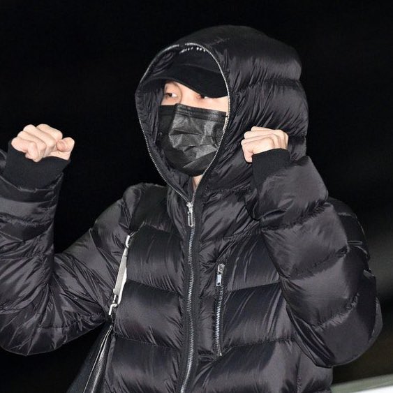 EB0YRM's tweet image. HAVE A SAFE FLIGHT NAMJOON