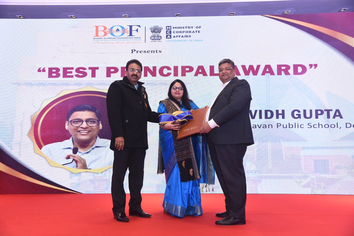 Heartiest congratulations to our Principal Mr. Vividh Gupta Sir on receiving the Best Principal Award, and to the school for earning a 5⭐ rating by CED India at the National Conference.
Award received by Ms. Meenakshi Sethi. 👏✨