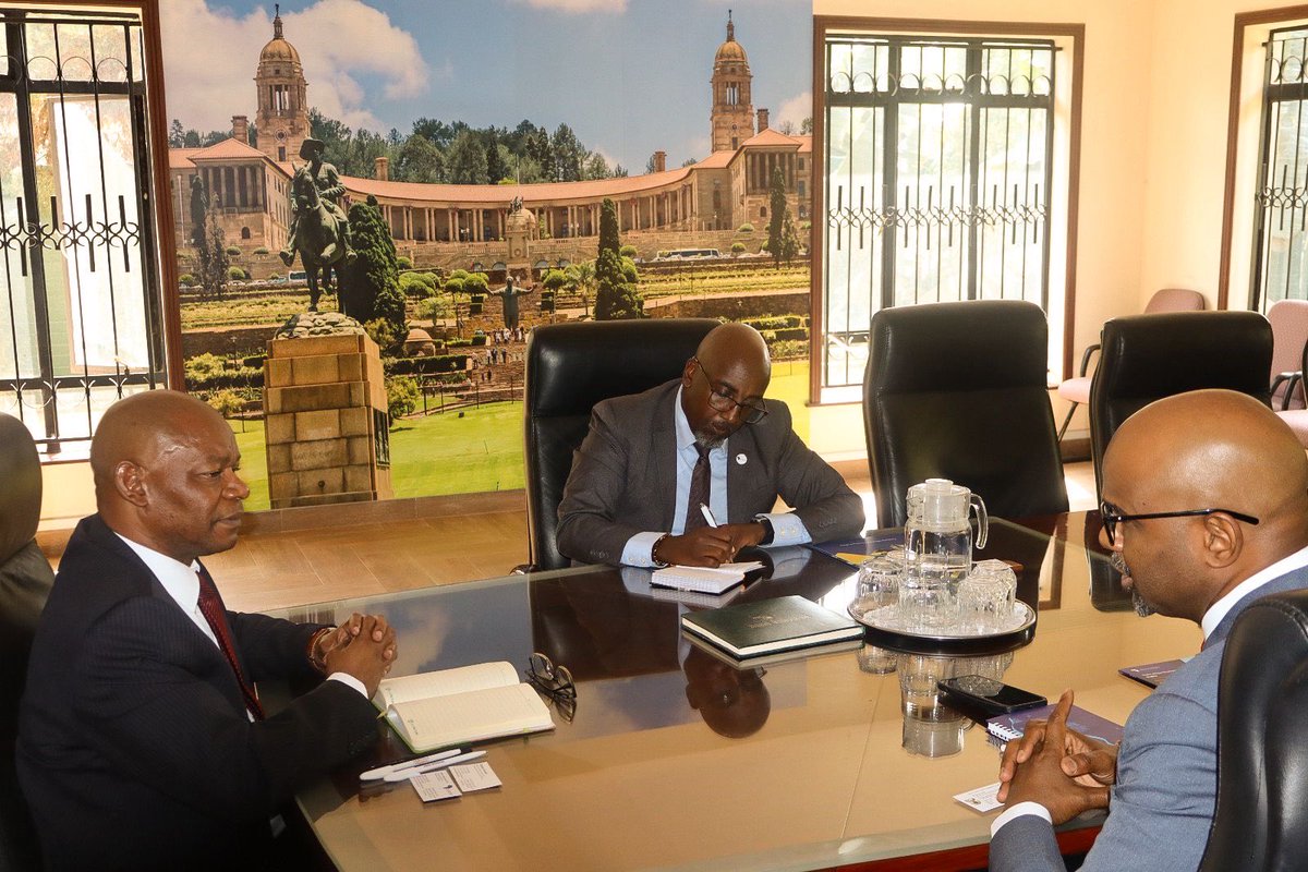 ShelterAfrique's tweet image. #ShafDB met Mr. Ernest Kgopa, Deputy High Commissioner &amp;amp; Chargé d’Affaires, at the South African High Commission in Kenya. Also present was Ms. Lwazi Mofokenge (UNON, UNEP &amp;amp; UN-Habitat). Talks focused on housing &amp;amp; urban development partnerships in Africa.
#StrategicPartnerships