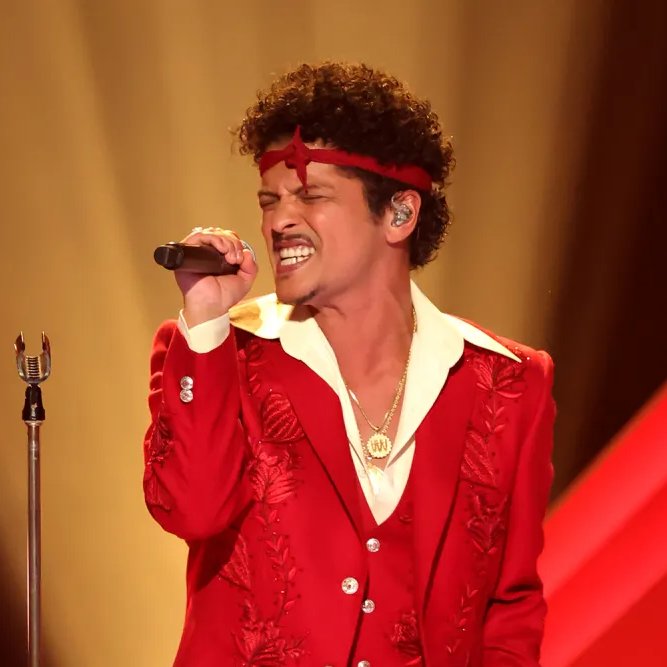 bchartsnet's tweet image. Pitchfork DETONA performance de Bruno Mars no #GRAMMYs e fala o óbvio, que é mais do mesmo:

"As pessoas só falam sobre o sucesso dele e o quanto ele trabalha duro. Desde quando a música é julgada na mesma escala que o negócio de cortar grama do seu primo adolescente? Pensei