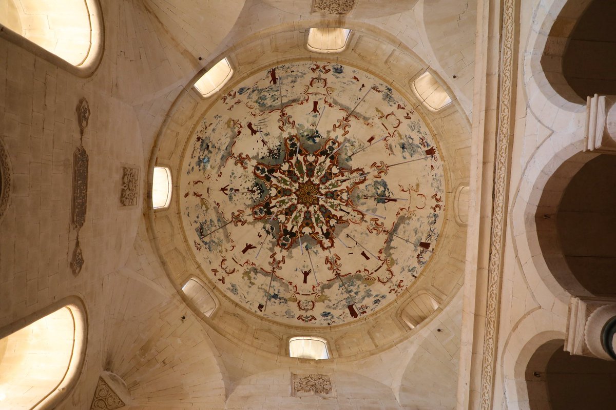 Rahmet ve mağfiret kapılarının ardına kadar açıldığı, Ramazan-ı Şerif’in habercisi mübarek Berat Gecesi’nin; aziz milletimize, kıymetli hemşehrilerimize, İslam alemine ve tüm insanlığa hayırlar getirmesini temenni ediyorum.