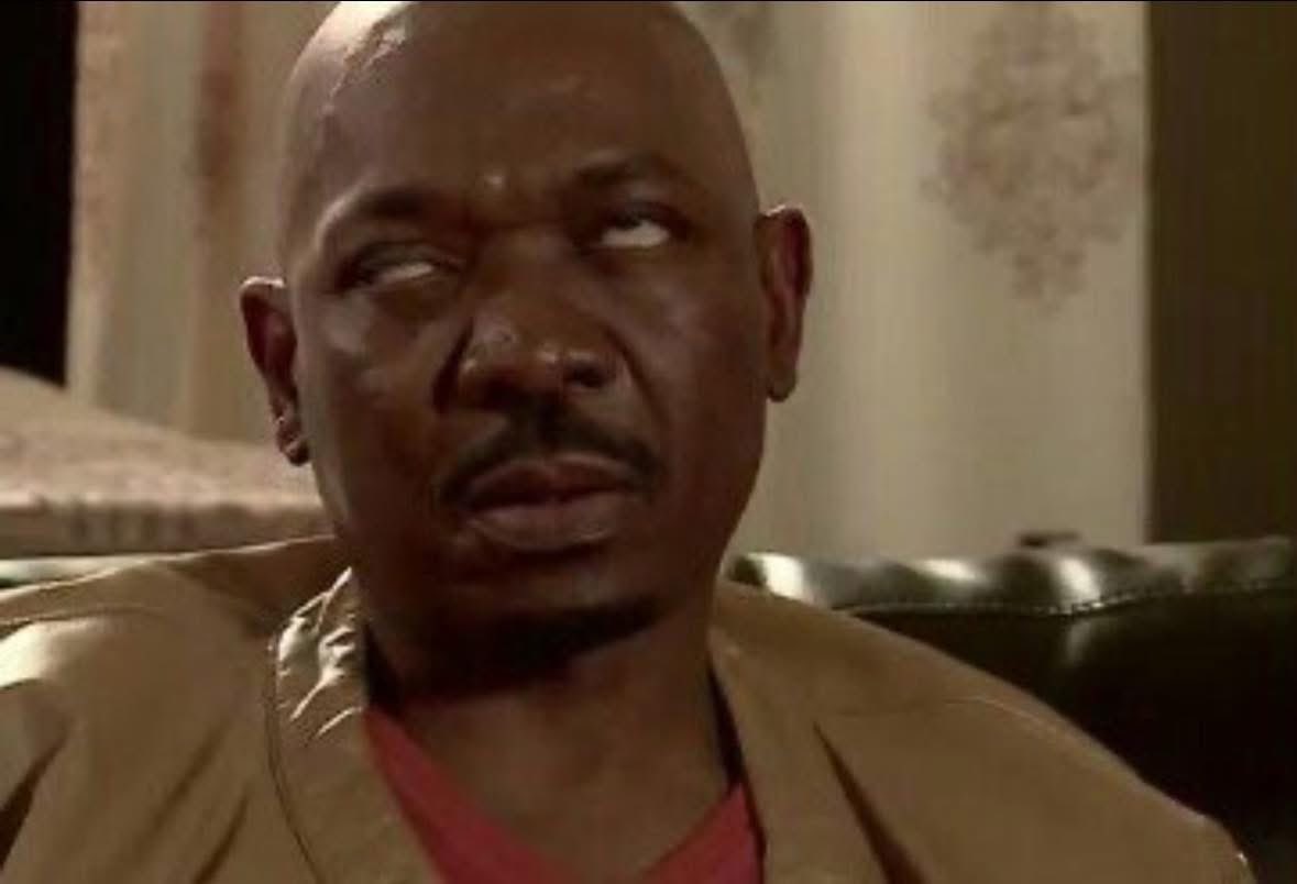 Thato_Rachidi's tweet image. HR watching you dropping your CV without connections in the company😭…..