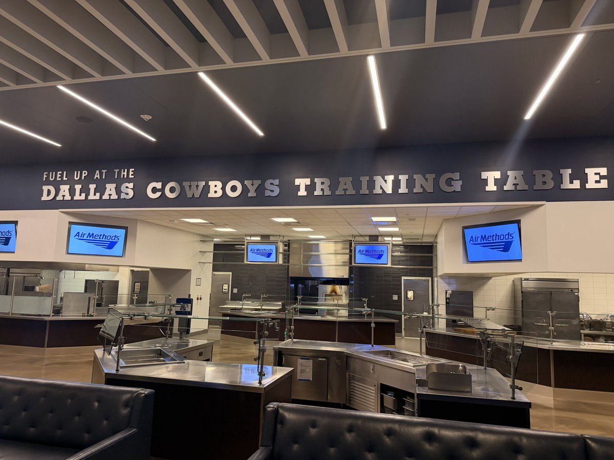ChadPorterOrg's tweet photo. What a cool experience sharing with an incredible company in an awesome facility. Thank you @AirMethodsCorp for having me an trusting me with your keynote to start your event. Keep doing good work and changing lives. Thank you to #dallascowboys for an incredible venue. https://t.co/nEsD7kmYhg