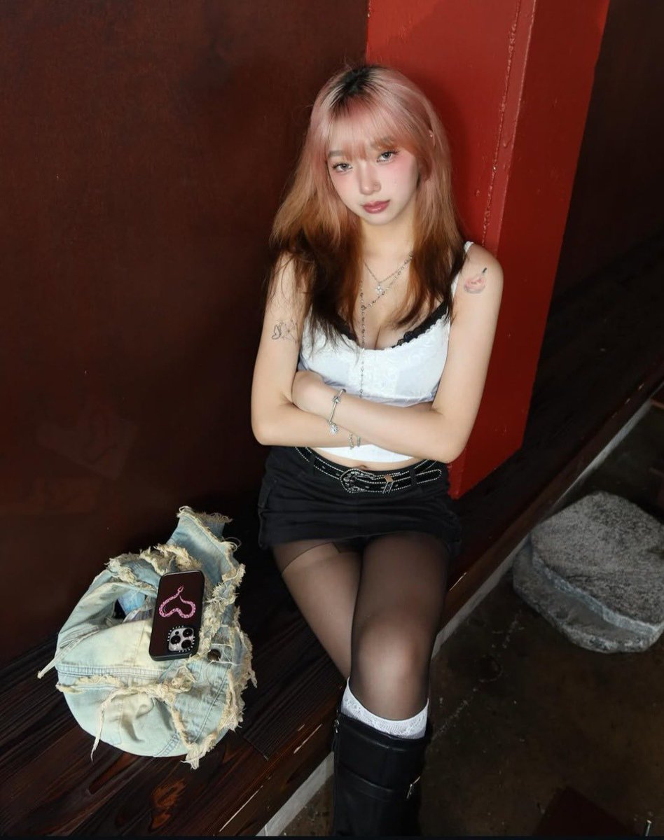 网友投稿 学妹的长靴
#靴子 #靴女 #骑士靴 #烟筒靴 #长靴 #长筒靴 #恋靴 #靴 #鞋底 #筒靴  #高跟鞋 #女性崇拜