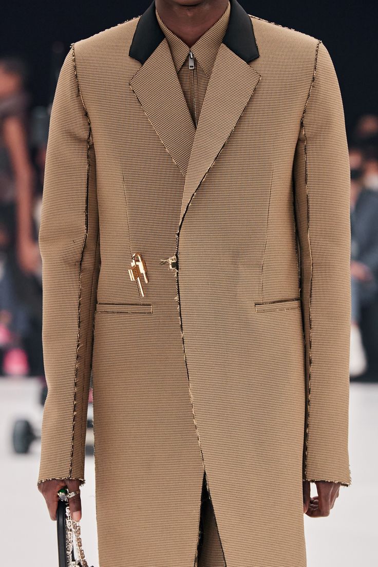 Mdu_Mchunu1's tweet image. Givenchy