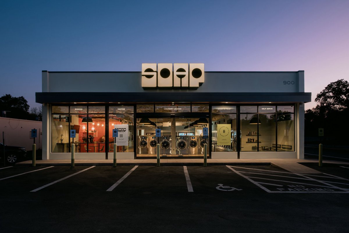 MikeTaylorShow's tweet image. We’ve added a $50 gift card and a UTSA jersey to our gift pile! Wemby jersey, restaurant passes, free washes at Soap! Monday Feb.9 starting at 5pm. #InTheBuilding @josebouquett @RudyJay_star