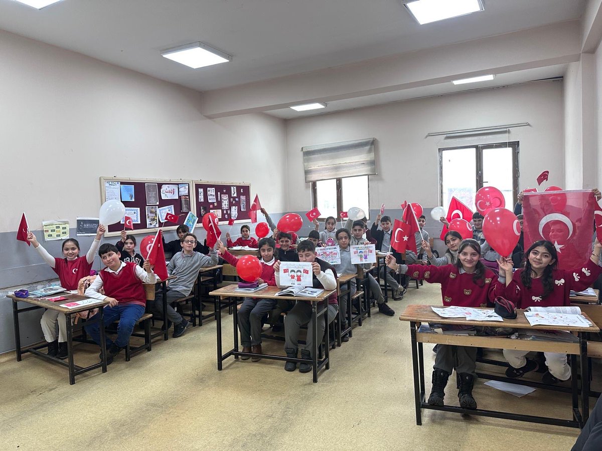 “İlk Dersimiz Bayrak Sevgisi “

Ay yıldızlı bayrağımızın gölgesinde büyüyen her çocuğumuz; tarihini bilen, değerlerine sahip çıkan bir geleceğin teminatıdır.
<a href="/tcagrivaliligi/">T.C. Ağrı Valiliği</a> <a href="/agrimem/">AĞRI MEM</a> <a href="/hasan_kokrek/">Hasan Kökrek</a> 
<a href="/aatilla04/">Abdullah Atilla</a>