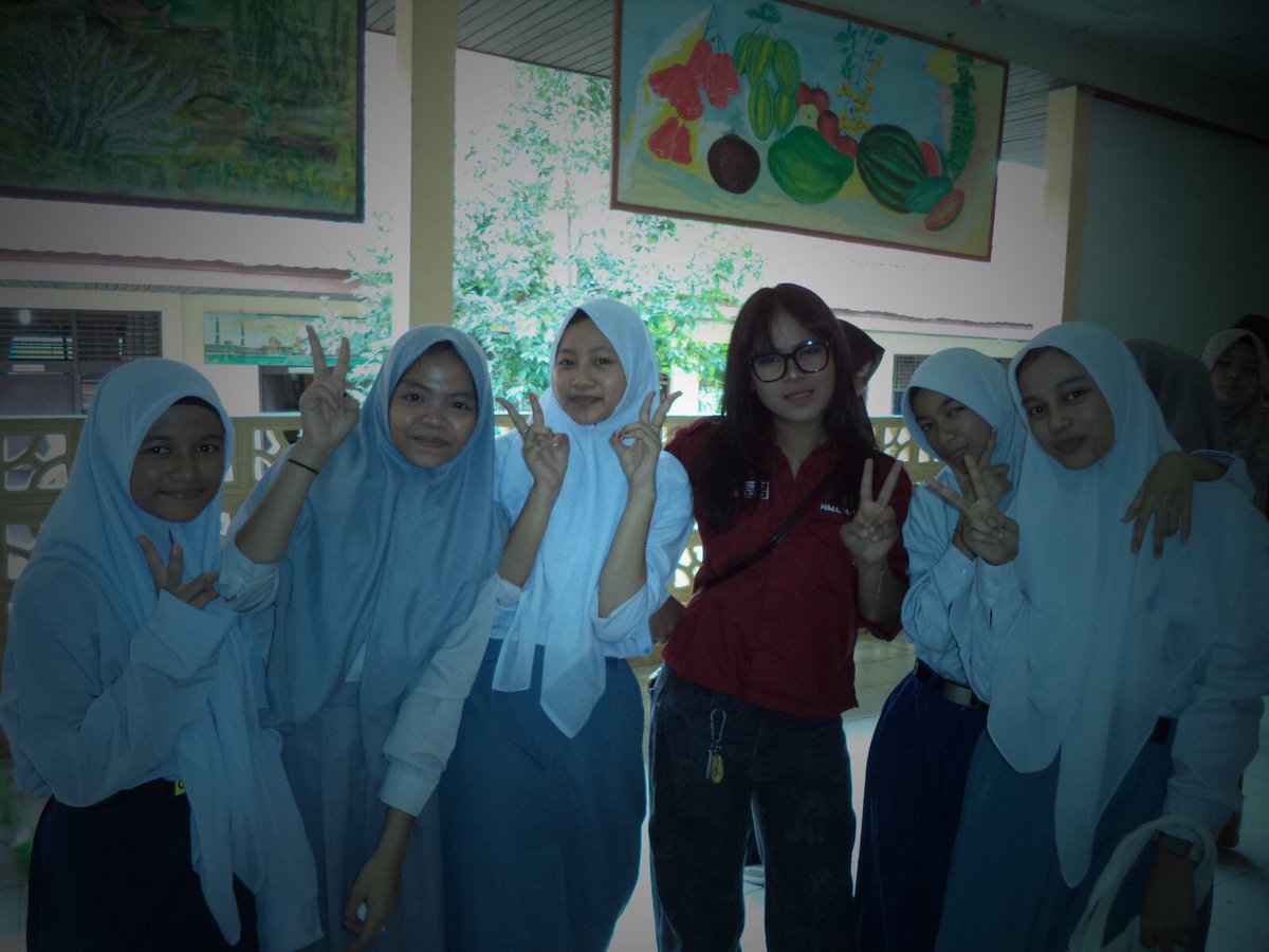 cabat adek-adek istimewa bilang aku cantik dan ngajak aku foto tiba-tiba tadii, they’re so precious 🥺🥺🥺 terharu 🥺🥺🥺 the best thing to start this month ngl 🥺💝