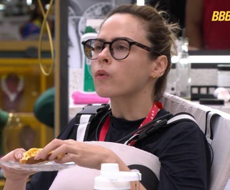 MundinhoCapeta's tweet image. A “melhor jogadora” do #BBB26 de acordo com o X/Twitter:

- Tá no monstro.

- Nunca chegou perto de ganhar uma prova.

- Está no seu segundo paredão e sempre leva um dos seus aliados juntos.

- Viu seus arquirrivais ganharem todas as provas possíveis, enquanto ela e seus aliados…