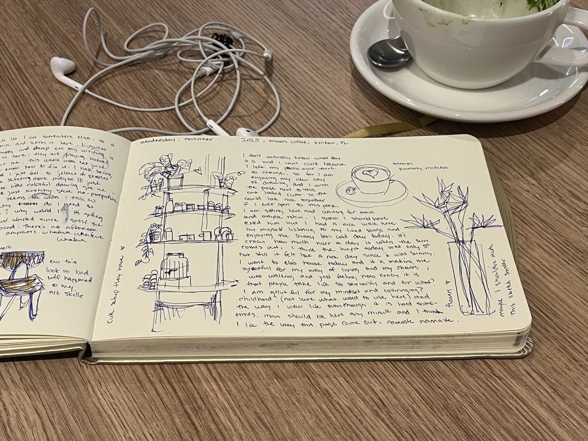 cigarettesummer's tweet image. Just write notes by hand on blank paper. Free yourself from the chains of digital modernity