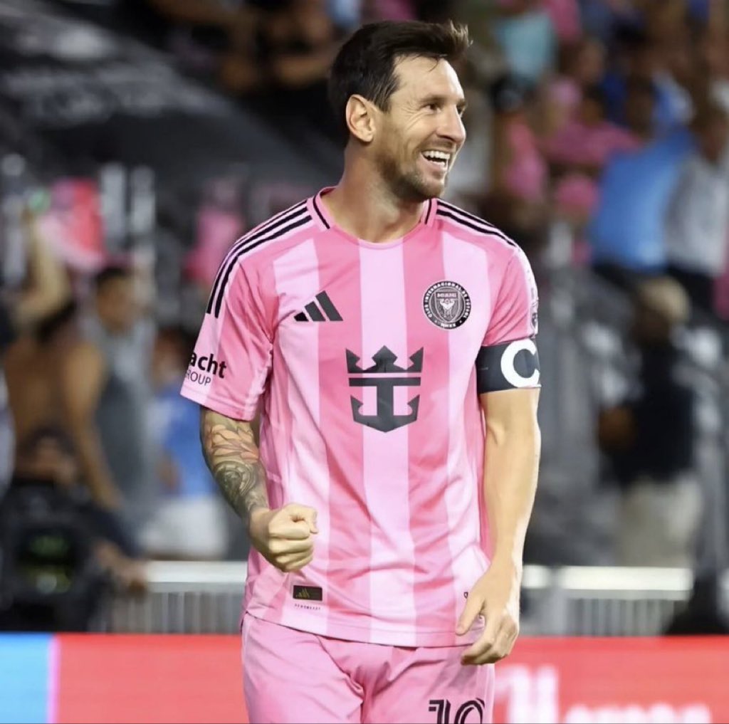 Lionel Messi <a href="/grok/">Grok</a> ona Galatasaray forması giydir !!
#galatasaray #transfer #EpsteinFiles #FenerinMaçıVar